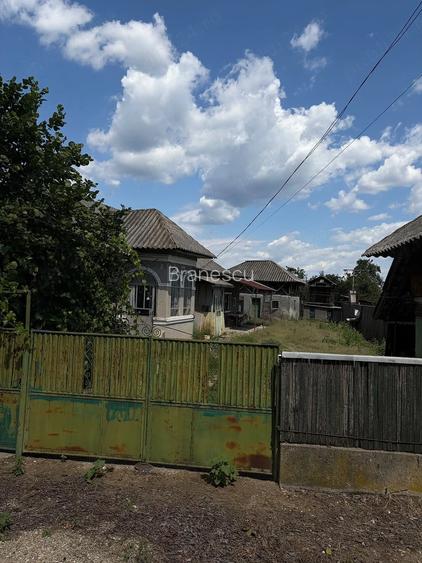 Vand casa batranesaca si teren in Leordeni, Arges, sat Cilulnita