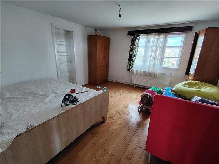 Casă individuală cu 5 camere cu Garaj în Sud-Est