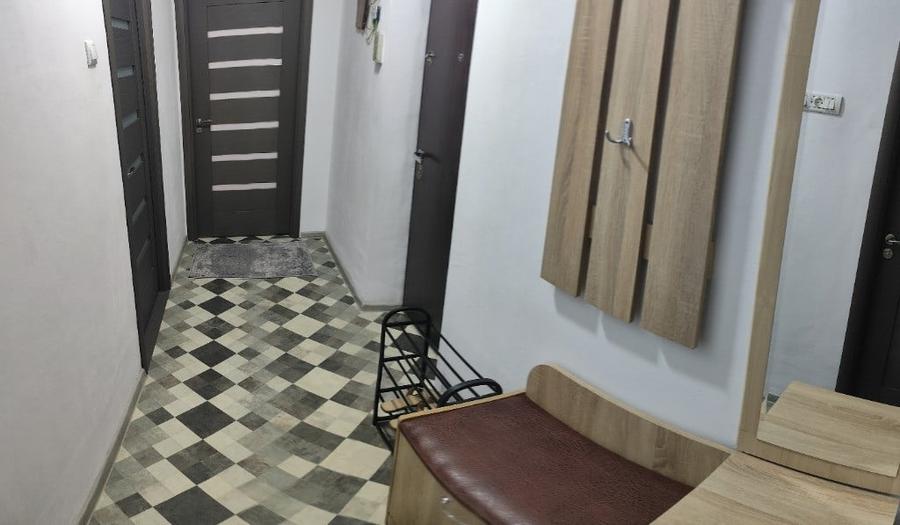 Apartament cu 3 camere semidecomandat în Gara