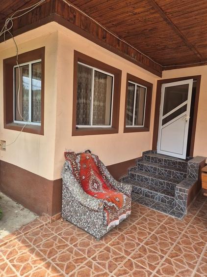 Casă cu 4 camere în Sângeru