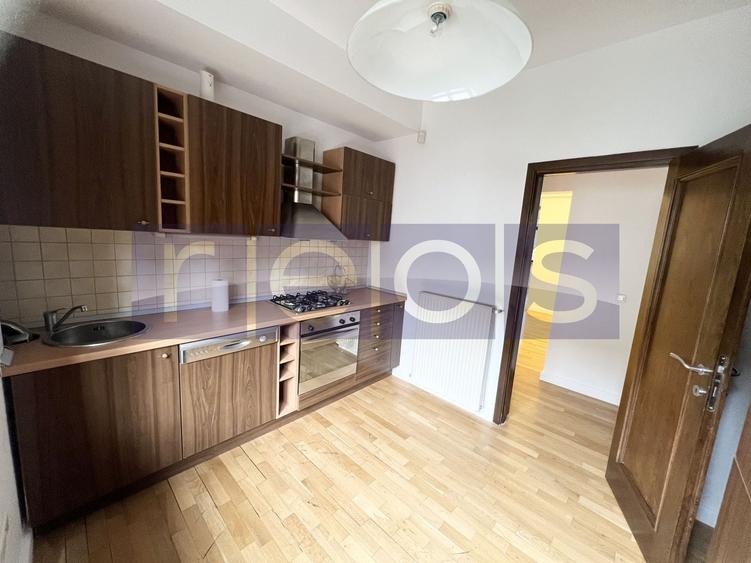 Apartament cu 3 camere semidecomandat în Primăverii