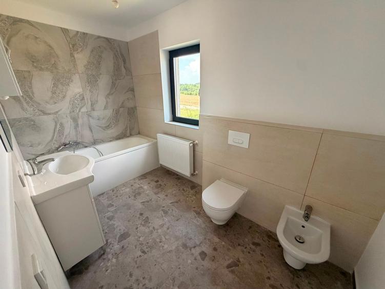 Casă cu 4 camere cu Teren 350 Mp în Balotești