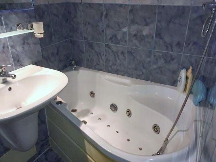 Garsonieră decomandată, mobilată în Vitan Mall