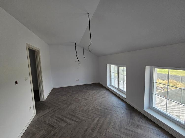Duplex cu 3 camere cu Teren 300 Mp în Urseni