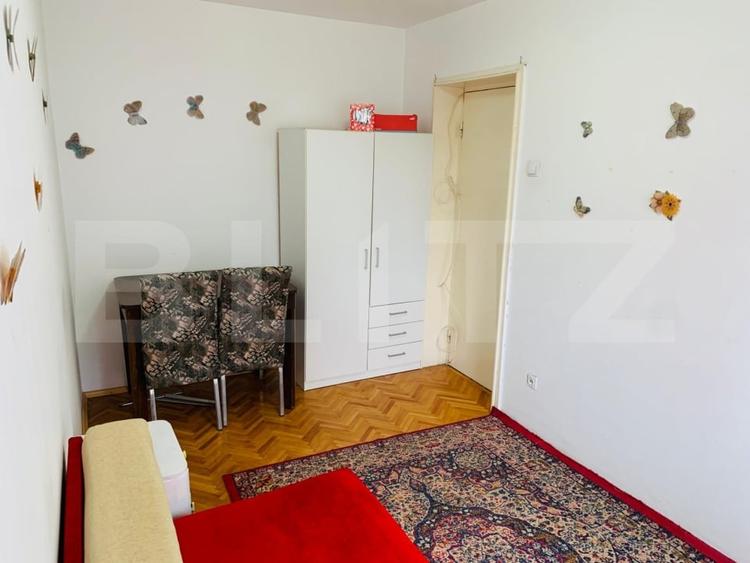 Apartament cu 3 camere semidecomandat, mobilat în Semicentral