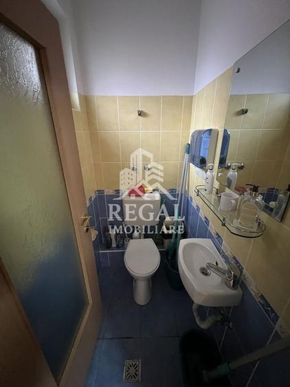 Spațiu comercial, de 44.909999847412 mp, în Central
