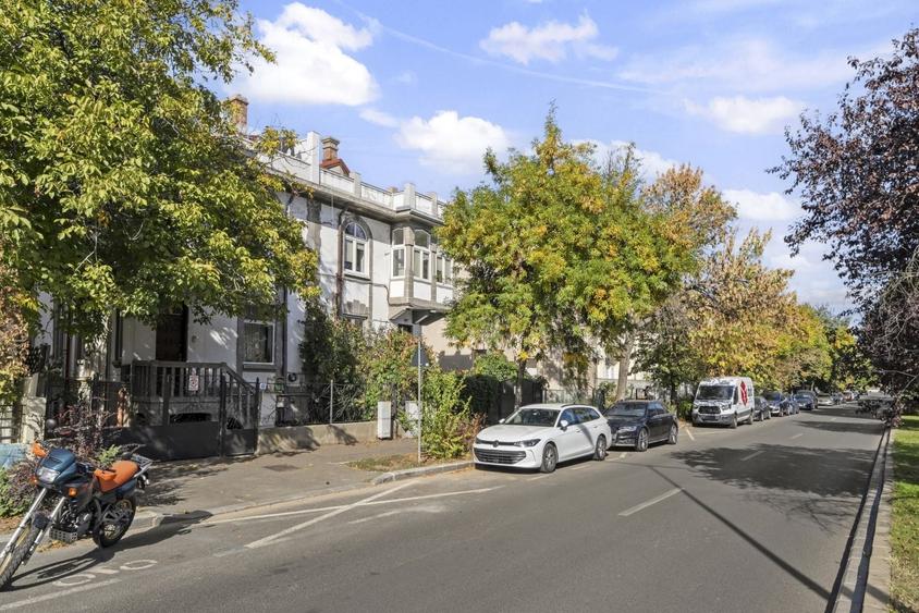Apartament cu 3 camere decomandat, mobilat în Domenii