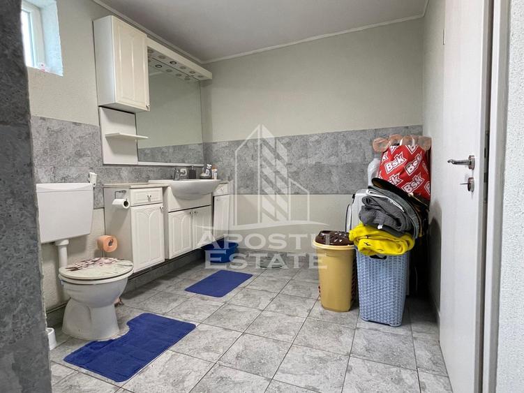 Casă individuală cu 6 camere cu Canalizare în Cărpiniș