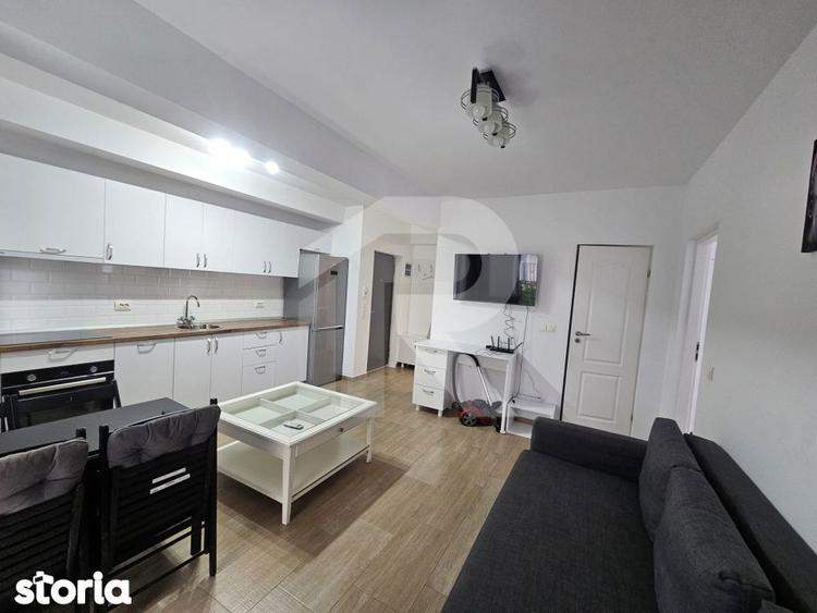 Apartament cu 3 camere semidecomandat, mobilat în Central