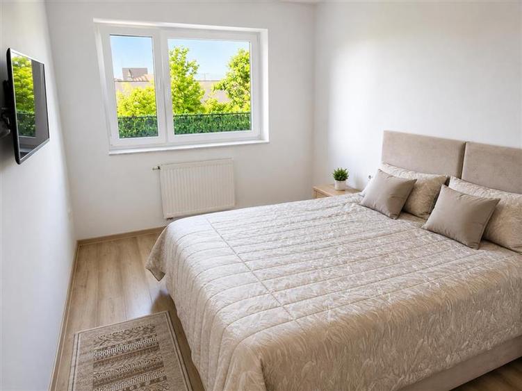 Apartament cu 2 camere decomandat în Tractorul