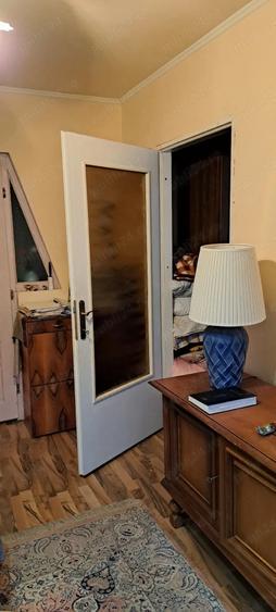 Apartament cu 3 camere semidecomandat în Est