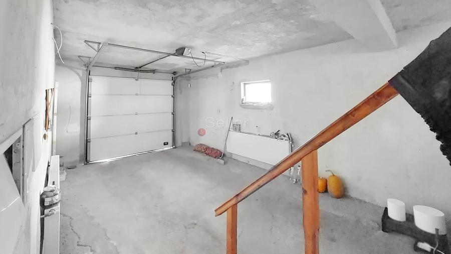 Casă individuală cu 5 camere cu Canalizare în Hălchiu