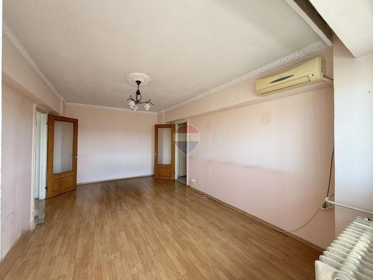 Apartament cu 3 camere semidecomandat în Iancului