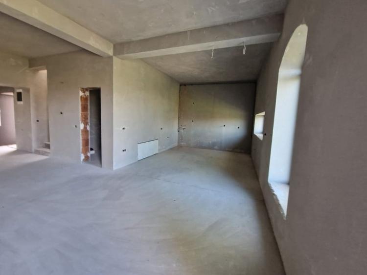 Casă cu 5 camere cu Teren 250 Mp în Șura Mică