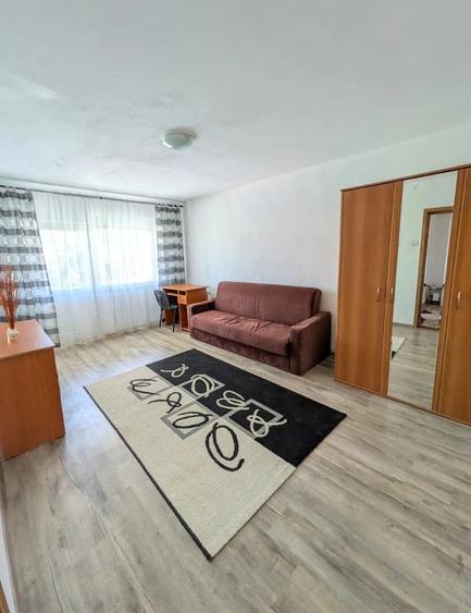 Apartament cu 4 camere decomandat în Gară