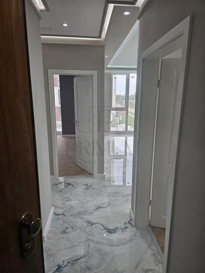 Apartament cu 3 camere semidecomandat în Torontalului — fotografia 3