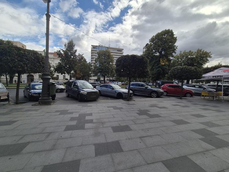 Apartament cu 2 camere nedecomandat în Central