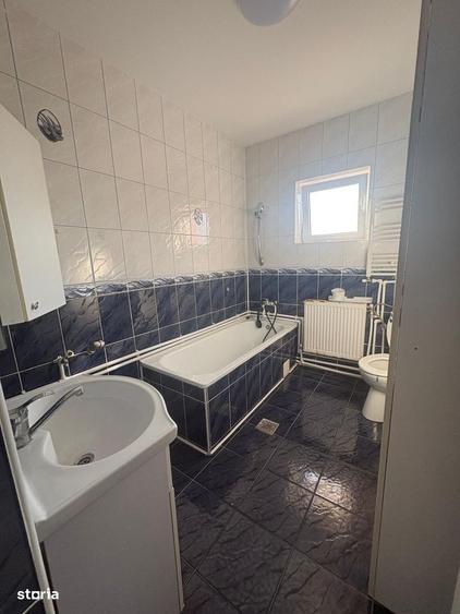 Casă cu 3 camere în Sisești