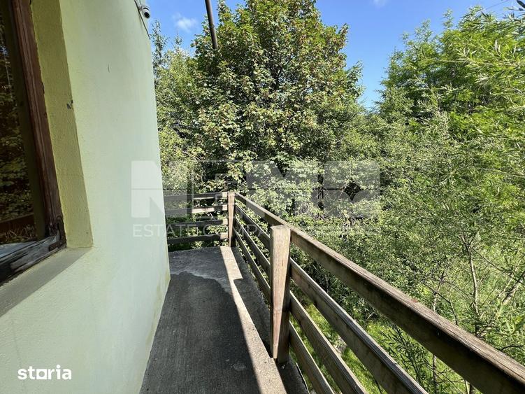 Casă cu 8 camere cu Teren 1950 Mp în Sucevița