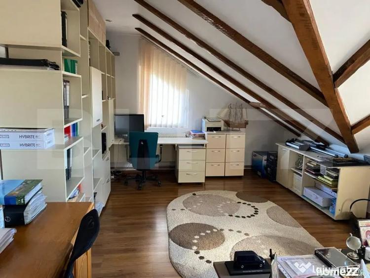 Casă cu 7 camere cu Teren 587 Mp în Valea