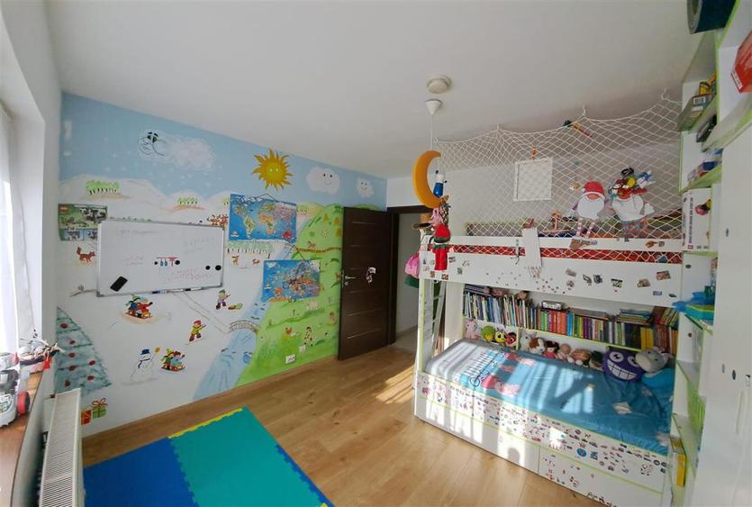 Apartament cu 3 camere decomandat, mobilat în Central