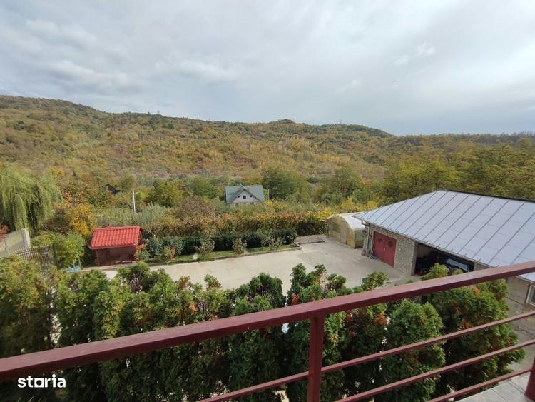 Casă cu 4 camere decomandat în Brebu