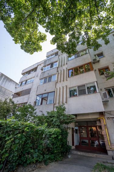 Apartament cu 3 camere decomandat în Capitol