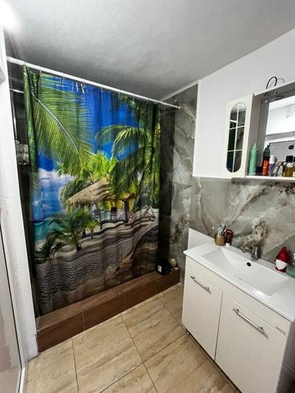 Casă individuală cu 5 camere cu Canalizare în Livezile