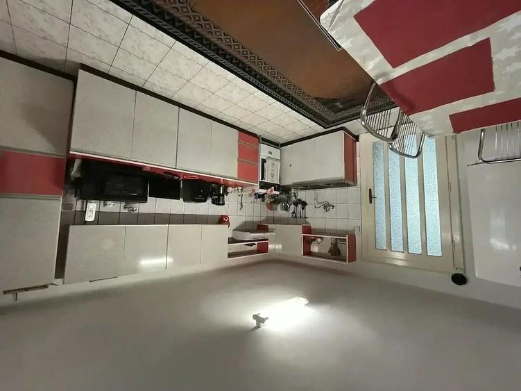 Casă cu 6 camere cu Teren 471 Mp în Central