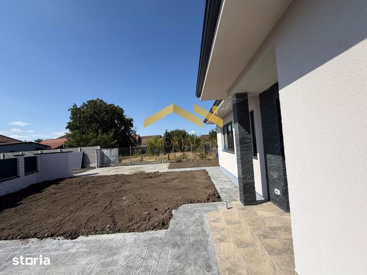 Casă cu 4 camere cu Teren 400 Mp în Sânmihaiu Român