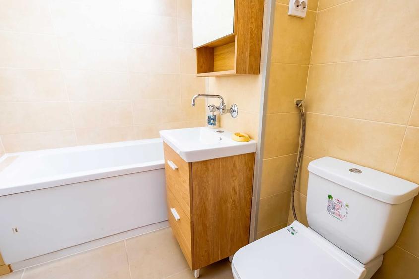 Apartament cu 3 camere decomandat, mobilat în Ultracentral