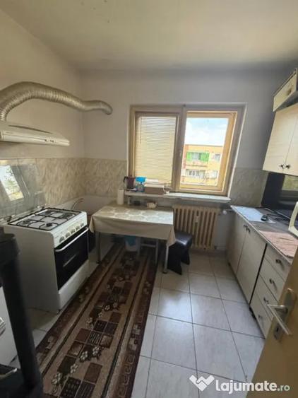 Apartament cu 3 camere decomandat în 1 Mai