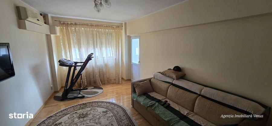 Apartament cu 4 camere decomandat în Central