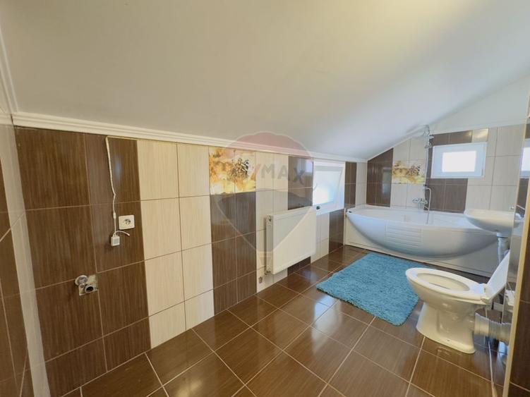 Casă individuală cu 5 camere cu Teren 500 Mp în Paleu