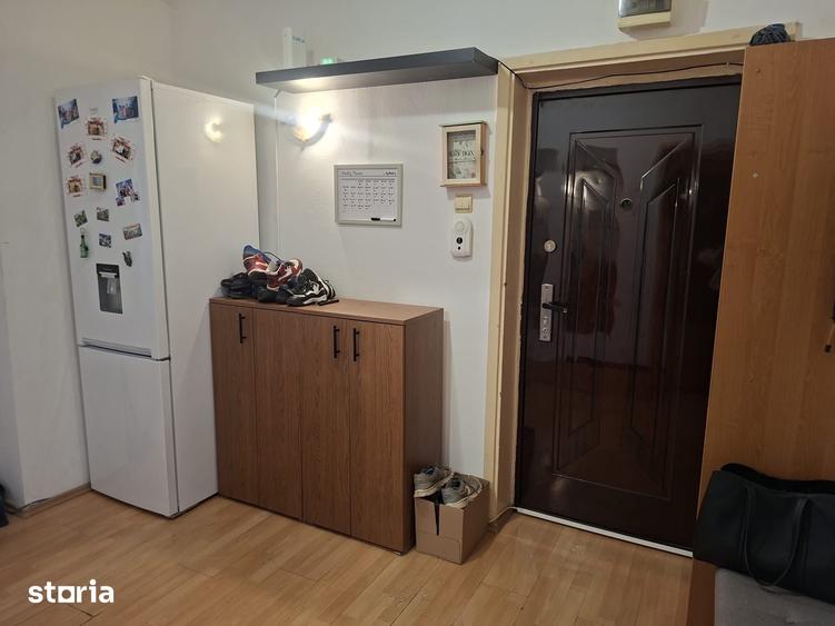 Apartament cu 3 camere decomandat în Democrației