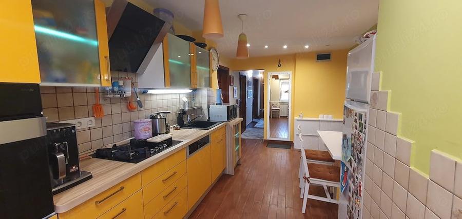 Apartament cu 3 camere decomandat în Central