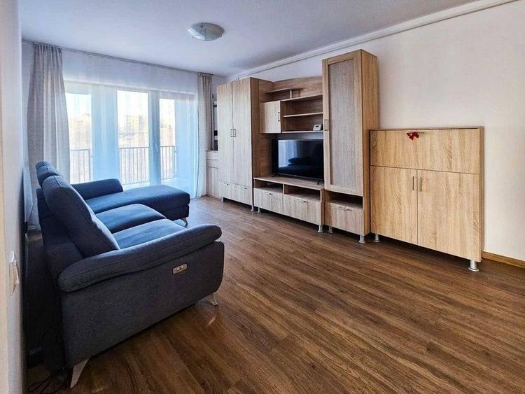 Apartament cu 3 camere, mobilat în Zorilor