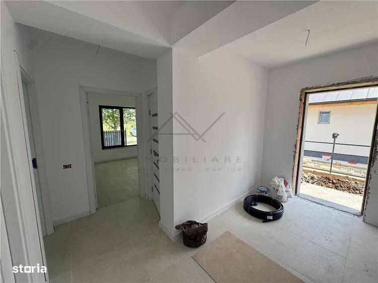 Casă cu 3 camere în Domnești