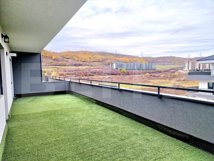 Apartament cu 3 camere semidecomandat în Florești