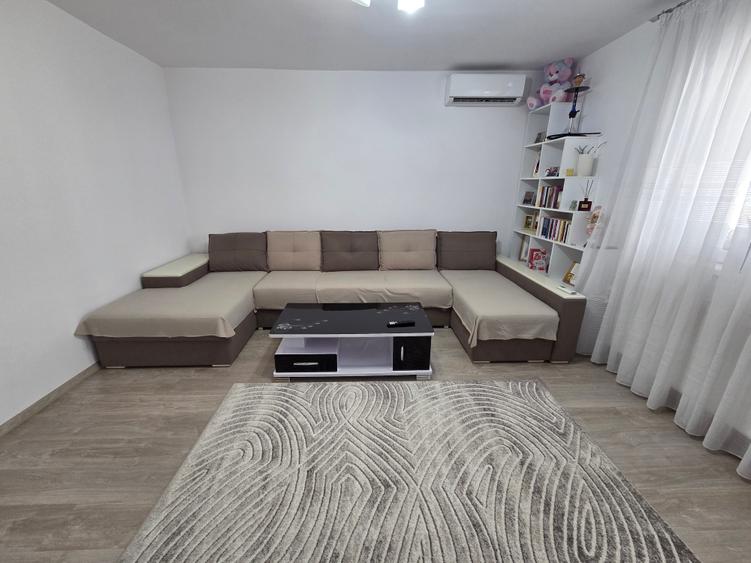 Apartament cu 3 camere decomandat în Haliu
