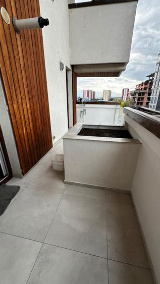 Apartament cu 3 camere semidecomandat în Central