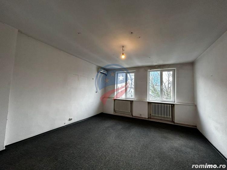 Casă cu 8 camere cu Teren 117 Mp în Ultracentral