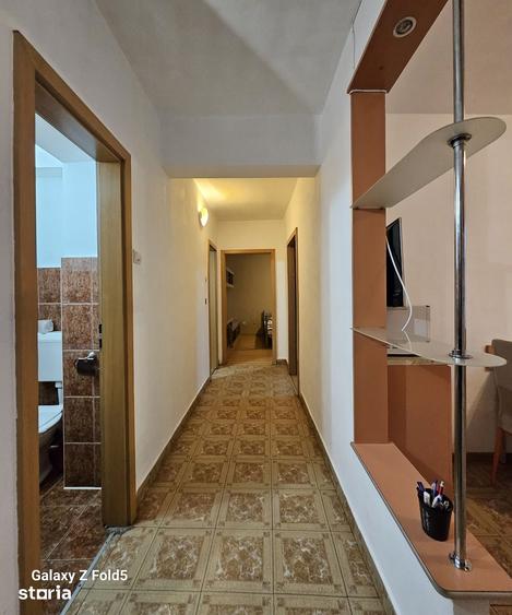 Apartament cu 3 camere decomandat în Nufărul
