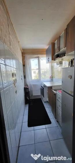 Apartament cu 2 camere semidecomandat în Peneș Curcanul