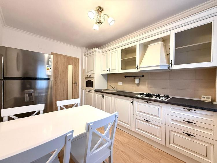 Apartament cu 3 camere, mobilat în Tractorul
