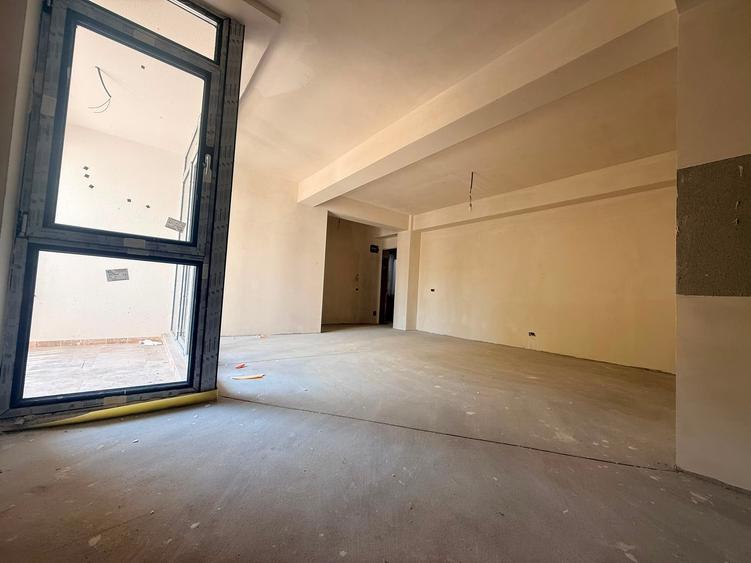 Apartament cu 3 camere decomandat în Obor