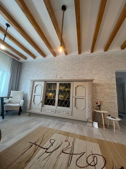 Casă cu 4 camere decomandat în Preajba