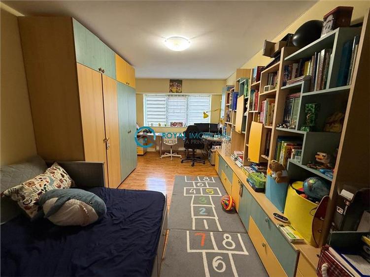 Apartament cu 4 camere decomandat în P-ța Mihai Viteazu