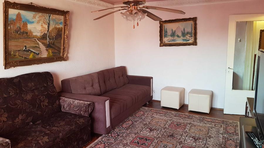 Apartament cu 3 camere decomandat în Sud