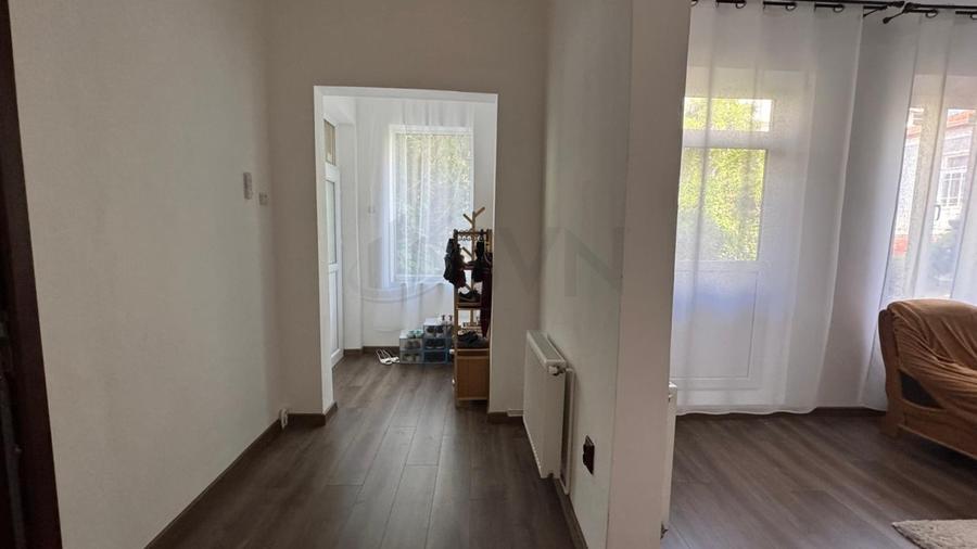 Casă individuală cu 5 camere cu Teren 80 Mp în P-ța Unirii